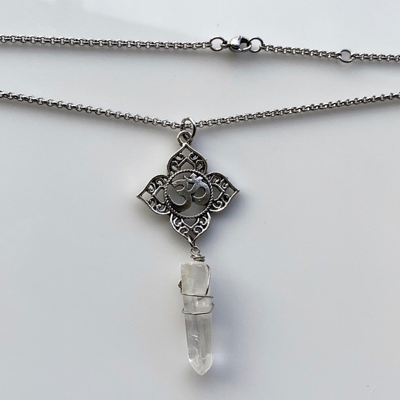 Om sign Mandala flower charm & aura crystal - Picture 10 of 13